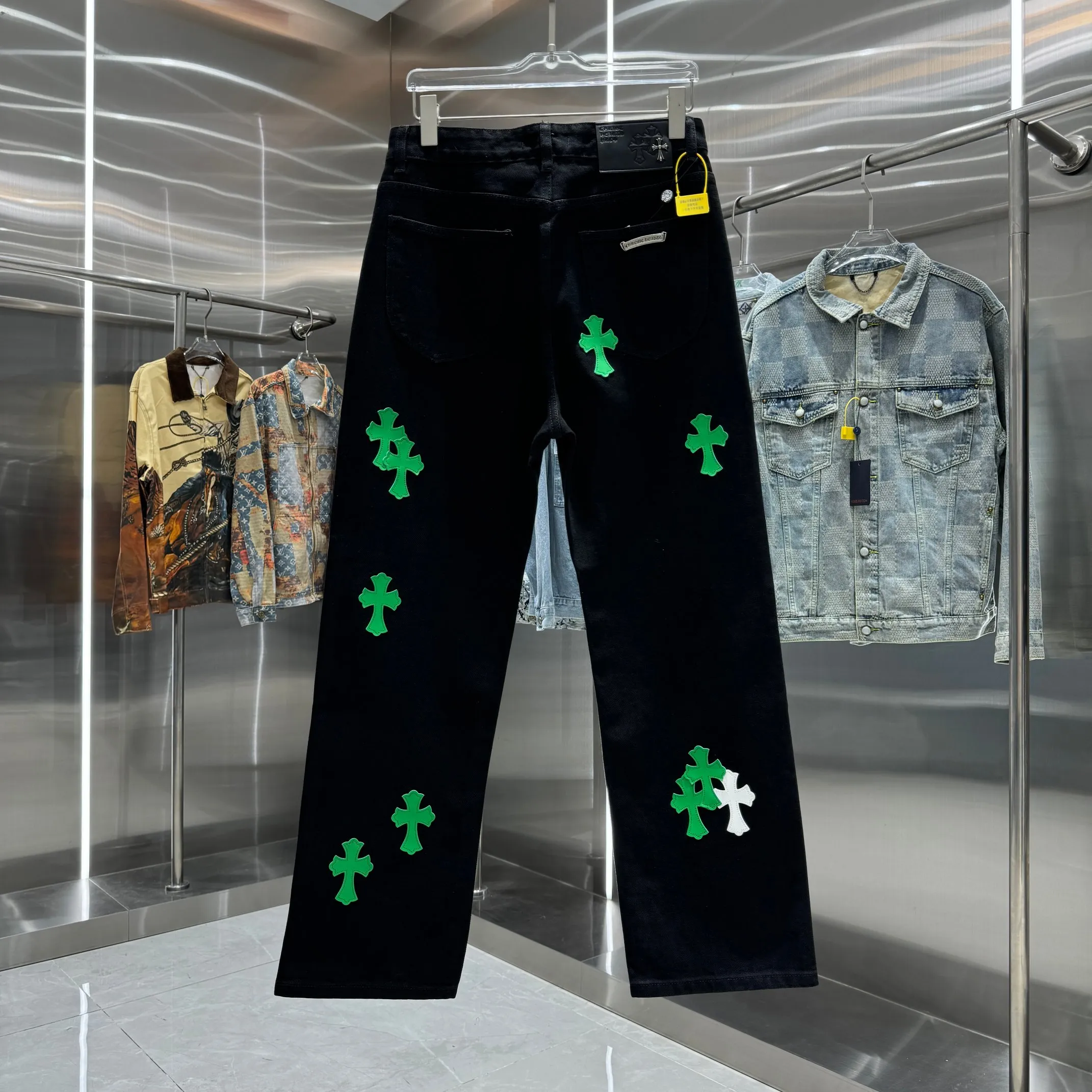 🅿️270 Crow Heart Cross Logo + Printed Logo Jeans 2025 latest product, original goods, washed casual jeans, imported original washed stretch fabric, comfortable and elastic, original hardware accessories decorated with logo, super correct version, extremely high grade, counter quality, fashionable and stylish upper body. The printing uses imported foam printing, customized buttons, YKK zippers. The complete set of accessories is customized by molding. Color: Black Size: S-XXL 28 30 32 34 36 code